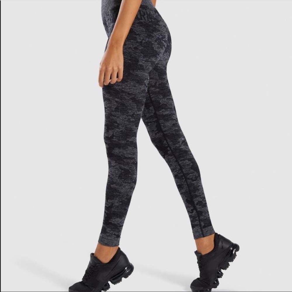 Gymshark Original Style Camo Seamless in Black - Medium